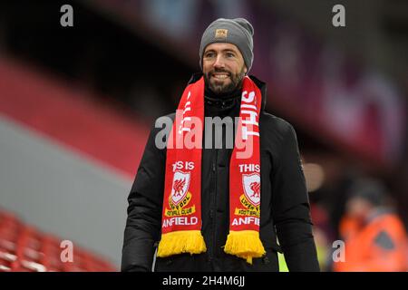 Liverpool, Royaume-Uni.03ème novembre 2021.Un fan de Liverpool arrive à Anfield à Liverpool, au Royaume-Uni, le 11/3/2021.(Photo de Simon Whitehead/News Images/Sipa USA) crédit: SIPA USA/Alay Live News Banque D'Images