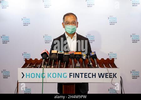 Hong Kong, Chine.03ème novembre 2021.Eddie Yue, Directeur général de l'Autorité monétaire de Hong Kong, s'adresse à la presse lors de la conférence physique de deux jours de la semaine FinTech de Hong Kong à Hong Kong.(Photo par Miguel Candela/SOPA Images/Sipa USA) crédit: SIPA USA/Alay Live News Banque D'Images