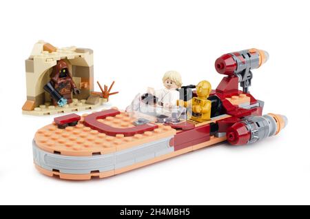 Samara, Russie - 7 juin 2021 : LEGO Star Wars - Landspeeder de Luke Skywalker.Personnages célèbres de l'univers cinématographique de Star Wars. Banque D'Images