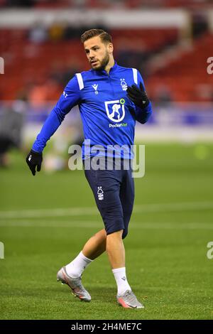 NOTTINGHAM, ROYAUME-UNI.2 NOVEMBRE Philip Zinkernagel de la forêt de Nottingham se réchauffe avant le lancement du match de championnat Sky Bet entre la forêt de Nottingham et Sheffield United au City Ground, Nottingham, le mardi 2 novembre 2021.(Credit: Jon Hobley | MI News) Credit: MI News & Sport /Alay Live News Banque D'Images