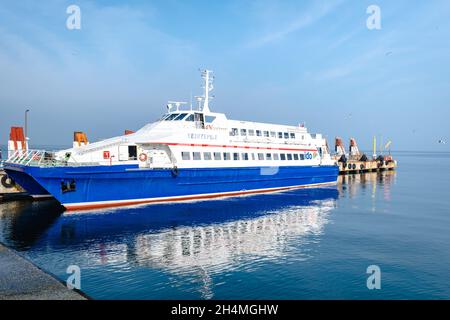 Bursa, Turquie - octobre 2021 : ferry IDO au port dans la région de Bursa, Turquie.Le ferry IDO est un ferry pour passagers entre Istanbul et Bursa Banque D'Images