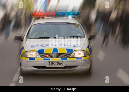 Voiture de police de Nouvelle-Zélande en action Banque D'Images