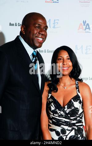 (G-D) l'ancien joueur de la NBA Earvin 'Magic' Johnson et Earlita 'cookie' Kelly assistent aux arrivées de tapis rouge pour le 29e gala annuel du Don de vie au Century Plaza Hotel le 18 mai 2008 à Los Angeles, Californie.Crédit: Jared Milgrim/l'accès photo Banque D'Images