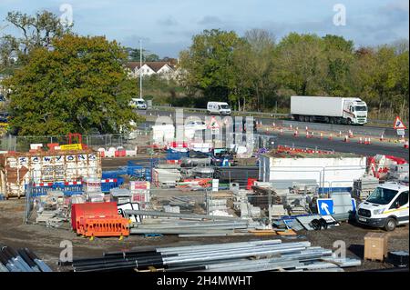 Datchet, Berkshire, Royaume-Uni.3 novembre 2021.Le composé M4 à Datchet.Les travaux se poursuivent sur la mise à niveau de la M4 vers une autoroute numérique Smart All Lanes Running.Les députés demandent que les travaux sur les autoroutes intelligentes soient interrompus pendant cinq ans afin de pouvoir effectuer davantage de recherches sur leur sécurité et de rendre les autoroutes intelligentes existantes plus sûres en ajoutant davantage de zones de refuge d'urgence.Crédit : Maureen McLean/Alay Live News Banque D'Images