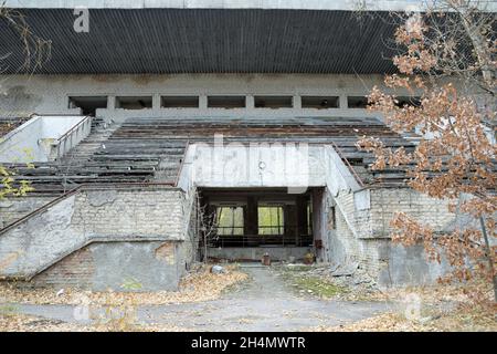 Stade Avanhard qui a accueilli le FC Stroitel dans la ville fantôme de Pripyat Banque D'Images