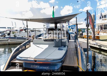 Fort Lauderdale, États-Unis.31 octobre 2021.62e salon nautique international annuel de fort Lauderdale (FLIBS), qui fera des vagues du 27 au 31 octobre au Bahia Mar Yachting Centre (801 Seabreeze Blvd., fort Lauderdale, FL 33316).Propriété de la Marine Industries Association of South Florida (MIASF) et produit par Informa Markets, FLIBS offre la plus grande présence en eau de bateaux et d'expositions marines.(Photo par Yaroslav Sabitov/YES Market Media/Sipa USA) crédit: SIPA USA/Alay Live News Banque D'Images