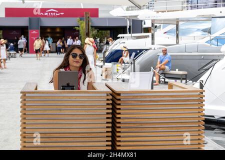 Fort Lauderdale, États-Unis.31 octobre 2021.62e salon nautique international annuel de fort Lauderdale (FLIBS), qui fera des vagues du 27 au 31 octobre au Bahia Mar Yachting Centre (801 Seabreeze Blvd., fort Lauderdale, FL 33316).Propriété de la Marine Industries Association of South Florida (MIASF) et produit par Informa Markets, FLIBS offre la plus grande présence en eau de bateaux et d'expositions marines.(Photo par Yaroslav Sabitov/YES Market Media/Sipa USA) crédit: SIPA USA/Alay Live News Banque D'Images