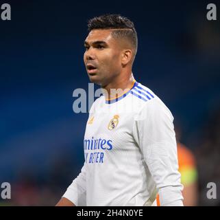 Estadio Santiago Bernabeu, Madrid, Espagne.3 novembre 2021.Ligue des champions hommes, Real Madrid CF versus FK Shakhtar Donetsk; Casemiro du Real Madrid Credit: Action plus Sports/Alamy Live News Banque D'Images