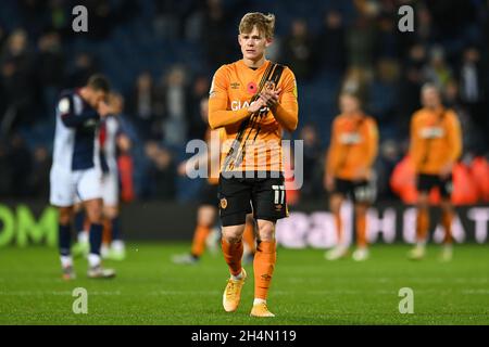 Keane Lewis-Potter #11 de Hull City applaudit les fans à la fin du match, le 11/3/2021.(Photo de Craig Thomas/News Images/Sipa USA) crédit: SIPA USA/Alay Live News Banque D'Images