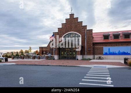 Hannacoix, New York - 27 octobre 2021 : vue horizontale de l'édifice de la zone de service de la région de la capitale 1. Banque D'Images