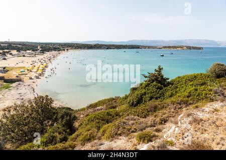 Cesme, Izmir, Turquie – 4 octobre 2020.Plage de Pirlanta au sud-ouest de Cesme station ville de la province d'Izmir en Turquie. Banque D'Images