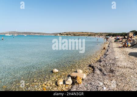 Cesme, Izmir, Turquie – 4 octobre 2020.Plage de Pirlanta au sud-ouest de Cesme station ville de la province d'Izmir en Turquie. Banque D'Images