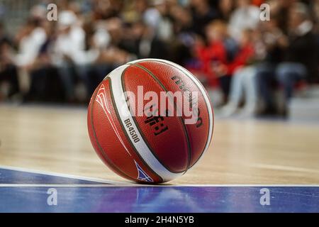 Lyon, France.03ème novembre 2021.Lyon, France, 3 novembre 2021 la balle de match pendant le match de l'Eurocup de Womens entre LDLC ASVEL Feminin et Movistar Estudiantes à Mado Bonnet Arena à Lyon, France.Lyubomir Domozetski/SPP crédit: SPP Sport Press photo./Alamy Live News Banque D'Images