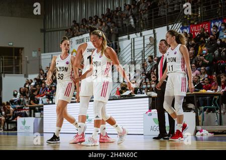 Lyon, France.03ème novembre 2021.Lyon, France, 3 novembre 2021 joueurs d'ASVEL au cours du match de l'Eurocup de Womens entre LDLC ASVEL Feminin et Movistar Estudiantes au Mado Bonnet Arena de Lyon, France.Lyubomir Domozetski/SPP crédit: SPP Sport Press photo./Alamy Live News Banque D'Images