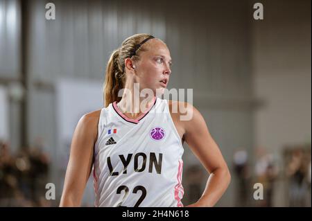 Lyon, France.03ème novembre 2021.Lyon, France, 3 novembre 2021 Julie Allemand (22 ASVEL) pendant le match de l'Eurocup de Womens entre LDLC ASVEL Feminin et Movistar Estudiantes à Mado Bonnet Arena à Lyon, France.Lyubomir Domozetski/SPP crédit: SPP Sport Press photo./Alamy Live News Banque D'Images