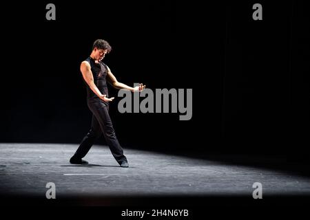 Londres Royaume-Uni 3 novembre 2021 Birmingham Royal Ballet.Alessandra Ferri et Carlos Acosta réalisent la première mondiale d'un nouveau duo pas de deux de Goyo Montero dans le cadre du programme Carlos curé du Ballet Royal de Birmingham au Sadlers Wells Theatre: Credit Quan Van Alay News Banque D'Images