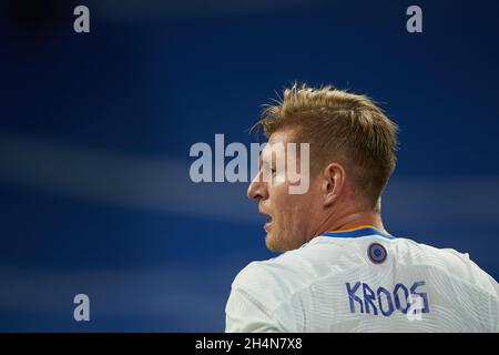 Madrid, Espagne.3 novembre 2021.Toni Kroos du Real Madrid réagit lors du match du groupe D de la Ligue des champions de l'UEFA entre le Real Madrid CF et Shakhtar Donetsk à Madrid, Espagne, le 3 novembre 2021.Credit: Meng Dingbo/Xinhua/Alay Live News Banque D'Images