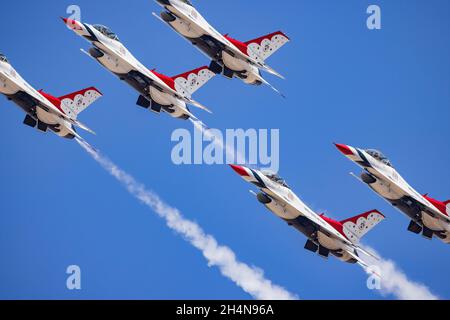 Henderson, APR 19 2021 - gros plan de nombreux Thunderbirds F-16 vol Banque D'Images