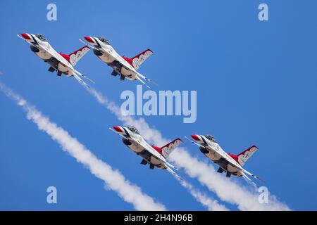 Henderson, APR 19 2021 - gros plan de nombreux Thunderbirds F-16 vol Banque D'Images