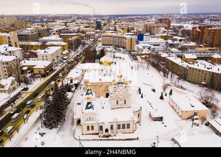 Vue aérienne d'hiver du monastère de la Sainte Trinité dans la ville de Penza, Russie Banque D'Images