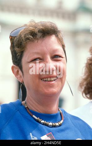 Norma McCorvey, connue sous le pseudonyme «Jane Roe», la demanderesse dans l'arrêt historique de la Cour suprême des États-Unis de 1973 Roe c. Wade, assiste à un rassemblement sur les marches de devant de la Cour à Washington, DC, le 9 avril 1989.Crédit: Ron Sachs / CNP / MediaPunch Banque D'Images