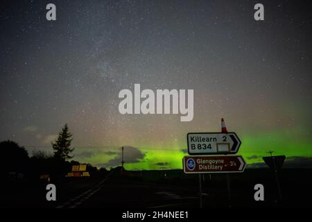 Croftamie , Écosse, Royaume-Uni.4 novembre, 2021. Capturé près de la croftamie juste à l'extérieur de bearsden l'aurora borealis illuminé le ciel ce soir dans un spectacle magique crédit: Glaphoto/Alamy Live News Banque D'Images