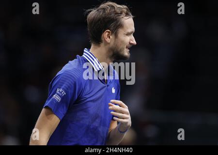 Paris, France.03ème novembre 2021.Daniil Medvedev (RUS) en action lors des Rolex Paris Masters 2021, match entre Llya Ivashka (BLR) et Daniil Medvedev (RUS), ATP tennis Masters 1000, à l'arène Accorhotels le 03 2021 novembre à Paris, France.Photo de Loic Baratoux/ABACAPRESS.COM crédit: Abaca Press/Alay Live News Banque D'Images