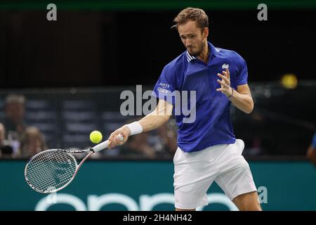 Paris, France.03ème novembre 2021.Daniil Medvedev (RUS) en action lors des Rolex Paris Masters 2021, match entre Llya Ivashka (BLR) et Daniil Medvedev (RUS), ATP tennis Masters 1000, à l'arène Accorhotels le 03 2021 novembre à Paris, France.Photo de Loic Baratoux/ABACAPRESS.COM crédit: Abaca Press/Alay Live News Banque D'Images