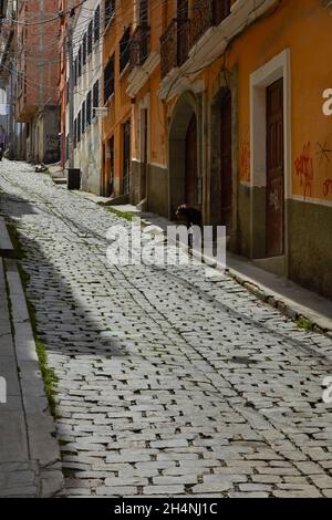 Raide étroit de rue, La Paz, Bolivie, Amérique du Sud Banque D'Images