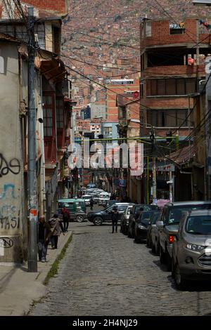 Raide étroit de rue, La Paz, Bolivie, Amérique du Sud Banque D'Images