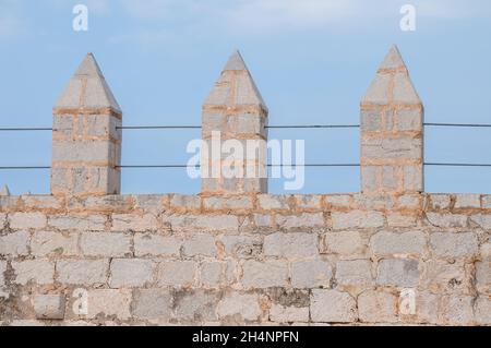 Vue sur les merlons, château de Peniscola, Espagne Banque D'Images