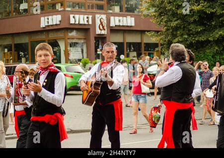 Clôture de la fête de l'été avec 'Polissya Zhytomyr Folklore l'Ukraine" 25.08.2018. Banque D'Images