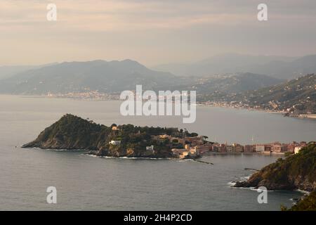 Promontoire de Portofino, vu de Punta Manara. Province de Gênes. Ligurie. Italie Banque D'Images