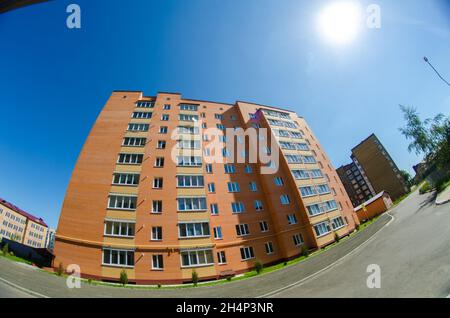 Appartement moderne et de nouvelles capacités. Multistoried, moderne, nouveau et élégant vivant bloc d'appartements. L'immobilier. Nouvelle maison. Bloc d'appartements nouvellement construit Banque D'Images