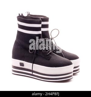 paire de sneakers de sport pour femme, isolat sur fond blanc. Banque D'Images