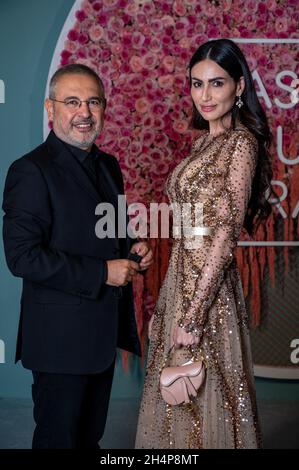 Elie Saab, couturier libanais, et Diala Makki arrivent à la cérémonie de remise des prix Fashion Trust Arabia au Musée national du Qatar à Doha, au Qatar, le 3 novembre 2021.Photo de Balkis Press/ABACAPRESS.COM Banque D'Images