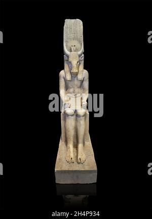 Statue égyptienne de dieu Montou avec une tête de taureaux, 332-30 av. J.-C., Ptolemaic, de Medamoud, Musée du Louvre E12922.Ptolemaic Banque D'Images