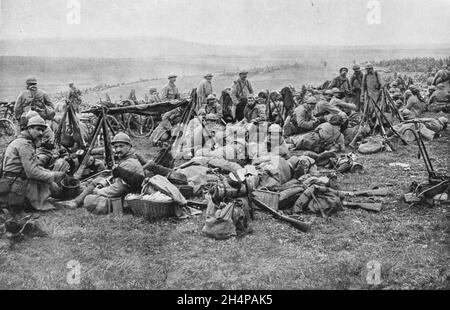 Soldats français reposant dans un bivouac, Verdun, département de Meuse, 1916, France Banque D'Images