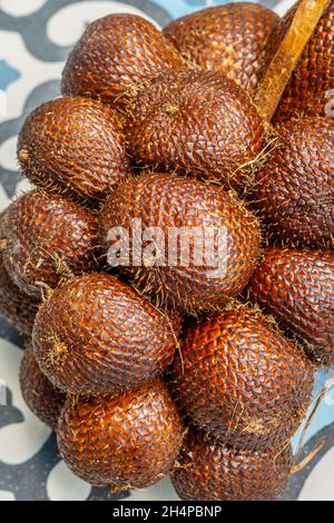 Bouquet de salak Bali ou de fruits à serpent, Bali, Indonésie.Image verticale. Banque D'Images