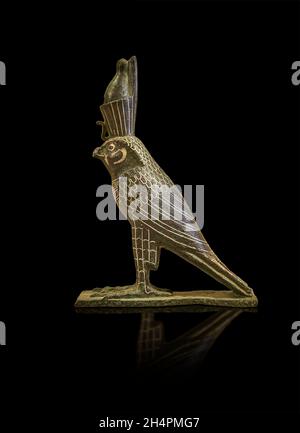 Ancienne statuette de bronze égyptien de Horus comme un faucon, 664-332 av. J.-C., incrustée d'or.Musée du Louvre.Horus ou elle, Heru, Hor, Har dans l'Égypte antique Banque D'Images