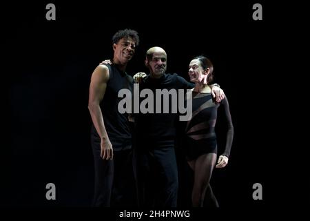 Alessandra Ferri et Carlos Acosta exécutent la première mondiale d'un nouveau duo / pas de deux par Goyo Montero partie du Ballet Royal de Birmingham Banque D'Images