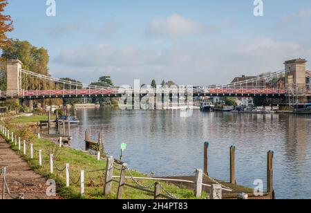 Marlow Pont sur la Tamise entre la ville de Marlow, Buckinghamshire et le village de Bisham, Berkshire. Banque D'Images