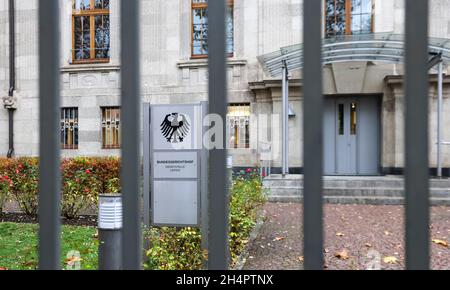 04 novembre 2021, Saxe, Leipzig: Le bureau de Leipzig de la Cour fédérale de Justice (BGH).Le BGH traite jeudi (10.00 heures) des deux jugements du tribunal régional de Ratisbonne concernant les allégations de corruption contre l'ancien maire de Ratisbonne.Là-bas, l'homme de 50 ans avait été condamné en juillet 2019 à la suite de dons de partis lors de la campagne électorale municipale de 2014 pour avoir profité de la corruption et en juin 2020.Les deux procès ont duré de septembre 2018 à juin 2020.Wolbergs avait toujours maintenu son innocence et a pris des mesures contre les verdicts.Photo: Jan Woitas Banque D'Images