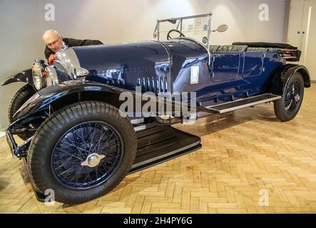 Londres Royaume-Uni 04 novembre 2021 Bonhams offre six voitures anciennes avec l'entrée à l'édition 2021 du rallye de longue date de l'âge d'or de Motoring sale le 5 novembre dans son salon de Nouvelle Bond Street. 1938 Bentley 4 1/4 litres Sedanca coupé est £110,000-160,000 Paul Quezada-Neiman/Alay Live News Banque D'Images