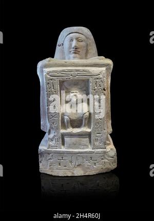 Statue égyptienne de la scribe Kha, 1279-1213, 19e dynastie, calcaire.Musée du Louvre inv A110 .Dans le capel à l'avant de la statue est un Banque D'Images