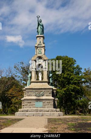 Monument aux soldats dans le parc en bord de mer Bridgeport CT Banque D'Images