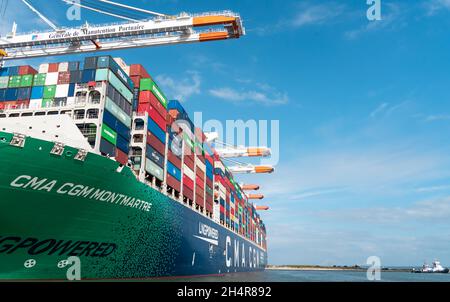 Le Havre, France - le 29 juillet 2021 : Montmartre est un conteneur ultra-grand et moderne du grand transporteur français CMA CGM dans le port de L Banque D'Images