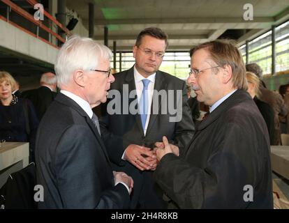 Firo : 04.04.2014 Fuvuball, DFB, Deutscher Fuvuball Bund, DFB-Museum Dortmund, cérémonie de remise en forme,Dr Reinhard RAUBALL, Reinhard GRINDEL, trésorier du DFB, Dr Rainer KOCH, 1er vice-président du DFB, de gauche à droite Banque D'Images