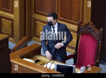 Non exclusif: KIEV, UKRAINE - 04 NOVEMBRE 2021 - Président de l'Ukraine Volodymyr Zelenskyy est photographié lors de l'introduction d'un nouveau M Banque D'Images