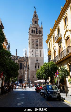 Séville, ESPAGNE - 09 septembre 2015 : Tour Giralda de la Cathédrale Saint Marie du Siège, Andalousie.Statue d'El Giraldillo ou Triumph du Vic Banque D'Images